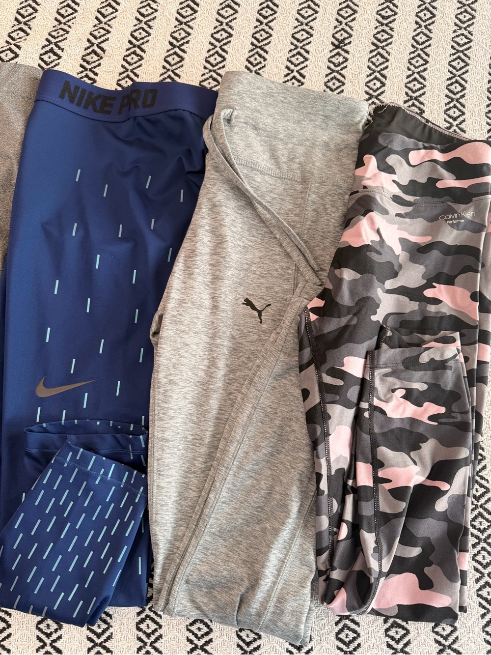 Women's lot 6 Nike Calvin Klein Puma Saucony leggings compression Pants Small S - Picture 16 of 16